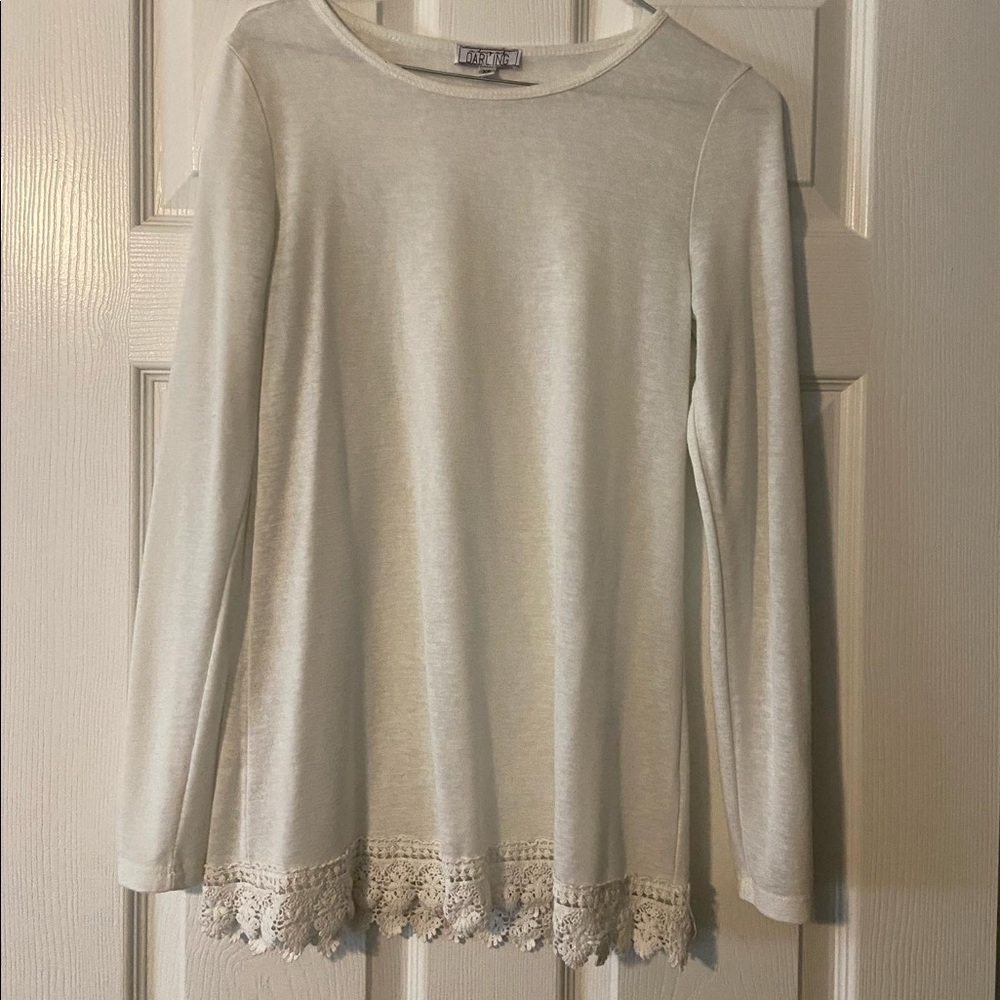 White Layering Top with Lace Hem